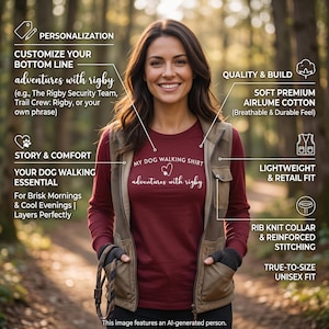 K&ouml;nnte beinhalten: Ein lang&auml;rmeliges kastanienbraunes T-Shirt mit wei&szlig;em Text, der MY DOG WALKING SHIRT lautet, einem Herzsymbol und dem Schriftzug adventures with rigby. Das T-Shirt wird unter einer beigen Funktionsweste mit Netzeins&auml;tzen und Taschen getragen.