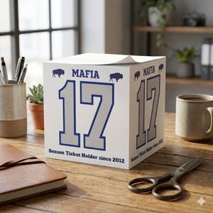 Cubo de notas personalizado de Buffalo Football / Organizador de escritorio personalizado de la Mafia / Decoración de oficina con el número 17 / Regalo para fanáticos de los Bills / Bloc de notas para portón trasero