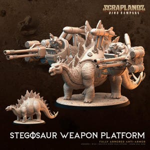 Puede incluir: Modelo detallado de una plataforma de armas Stegosaurio, con un dinosaurio con armas montadas y figuras de jinetes. El modelo es de color beige claro con un diseño detallado, y el texto "STEGOSAUR WEAPON PLATFORM" es visible en la parte inferior.