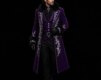 Pode incluir: Um casaco comprido roxo com bordados florais brancos, gola de pelo sintético preto e punhos de pelo sintético preto. O casaco é usado sobre um colete roxo a condizer com botões prateados, camisa preta com folhos e broche, calças e luvas.