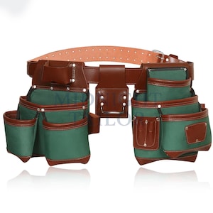 Peut inclure: Une ceinture à outils en cuir marron avec plusieurs poches et pochettes. La ceinture comporte des poches en toile verte avec des bordures et des accents en cuir marron. La ceinture est conçue pour transporter des outils et des accessoires.