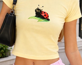 Baby Katze Lady Bug T-Shirt, süßes Kätzchen Lady Bug T-Shirt, Insekt Cottagecore Top, Coquette Tshirt, Retro Grafik, Pinterest Ästhetik, 90er Jahre