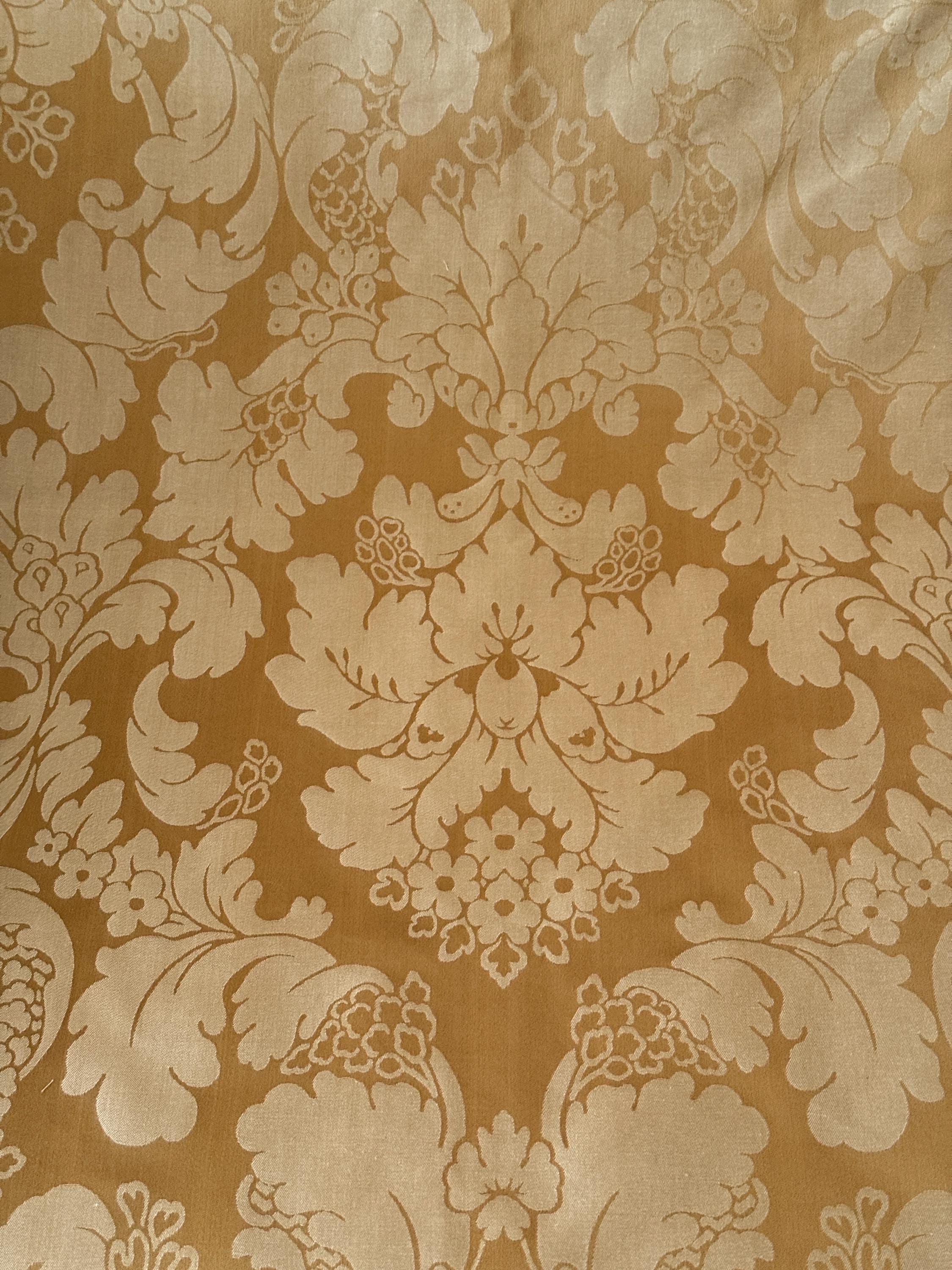 Tessuto damascato in seta Italia