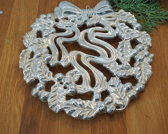 VTG Silverplated Christmas Wreath Wall Hangning--Christmas Trivet--Vintage Christmas Wreath Decor
