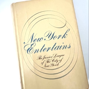 COOKBOOK 1974 New York Entertains The Junior League NYC a la carte Vintage Retro Kitchen Cook Book Recipes Herbs Spices