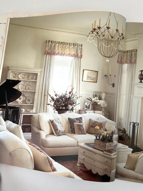 洋書 Victoria At Home With White Victoria: At Home with White: Celebrating the Intimate Home