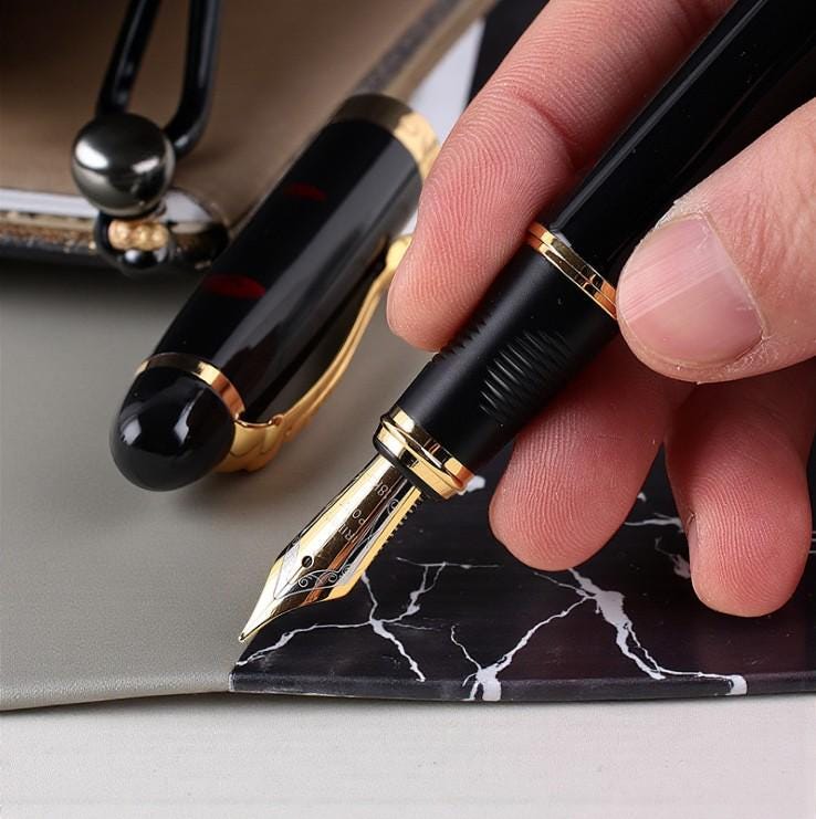 ゴールドクリップ付きマーブル樹脂万年筆 - コレクターズアイテムの