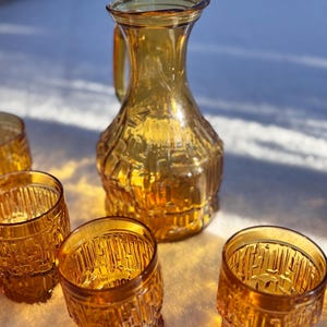 Bormioli Rocco Bark Pressglas Set | Krug & 6 Gläser | Made in Italy | Vintage 70s Mid-Century Bernstein