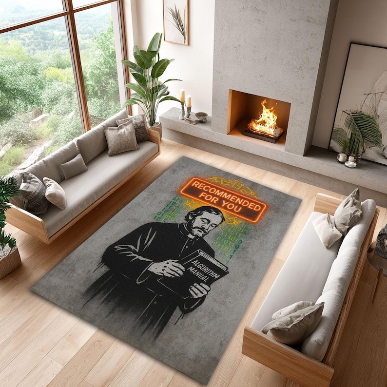 K&ouml;nnte beinhalten: Rechteckiger Teppich mit grauem Hintergrund, der eine Schwarz-Wei&szlig;-Illustration eines Mannes zeigt, der ein Buch mit dem Titel "Algorithm Manual" h&auml;lt. Der Teppich tr&auml;gt auch den Text "RECOMMENDED FOR YOU" in einem Neon-Stil.