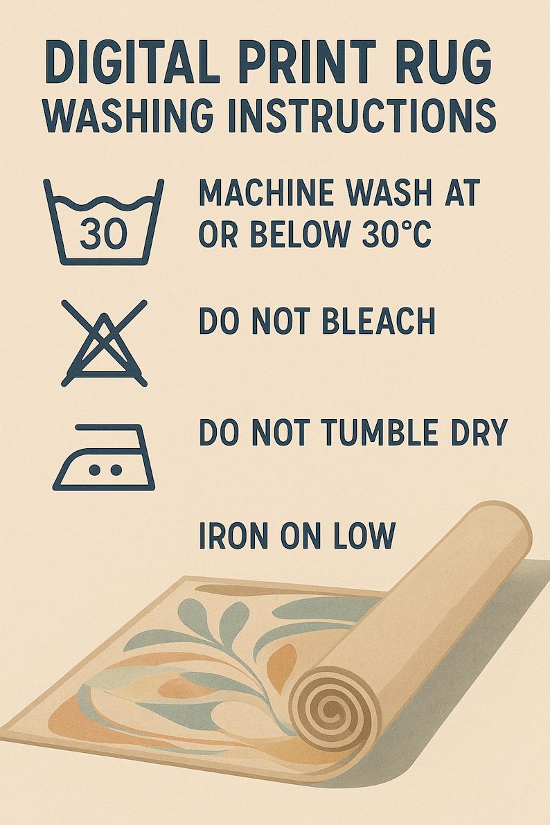 K&ouml;nnte beinhalten: Ein beigefarbenes Poster mit Teppichwaschanweisungen. Der Text lautet: &bdquo;DIGITALDRUCK TEPPICH WASCHANLEITUNG&ldquo;. Symbole zeigen Maschinenw&auml;sche bei oder unter 30&deg;C, nicht bleichen, nicht im Trockner trocknen und bei niedriger Temperatur b&uuml;geln. Ein aufgerollter Teppich ist abgebildet.