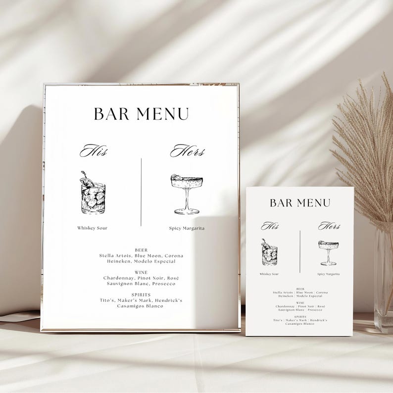 Puede incluir: Dos carteles de men&uacute; de bar con un dise&ntilde;o minimalista. El letrero m&aacute;s grande est&aacute; en un marco plateado. Cada letrero presenta el texto "BAR MENU" en la parte superior, con secciones "His" y "Hers". La secci&oacute;n "His" enumera un Whiskey Sour, y la secci&oacute;n "Hers" enumera una Spicy Margarita.