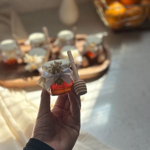 Mini Honey Jars: Wedding Favors with Custom Ribbon