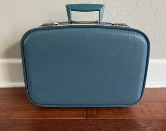 Vintage Luggage Blue Luggage Blue Suitcase Retro Luggage Vintage Suitcase Hard Shell Suitcase Blue Suitcase Blue Overnight Case Photo Prop