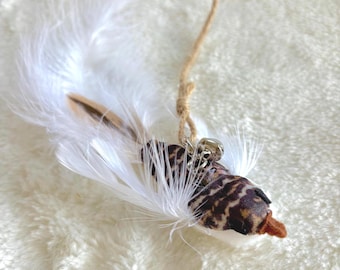 Juguete de varita para gatos ecológico y hecho a mano, con materiales naturales y sostenibles.