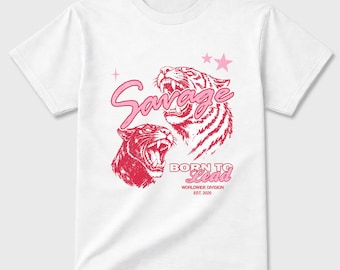 Camiseta gráfica Vintage Savage - las mejores camisetas para usar con Jordans Jordan 1 Travis Scott Tropical Pink