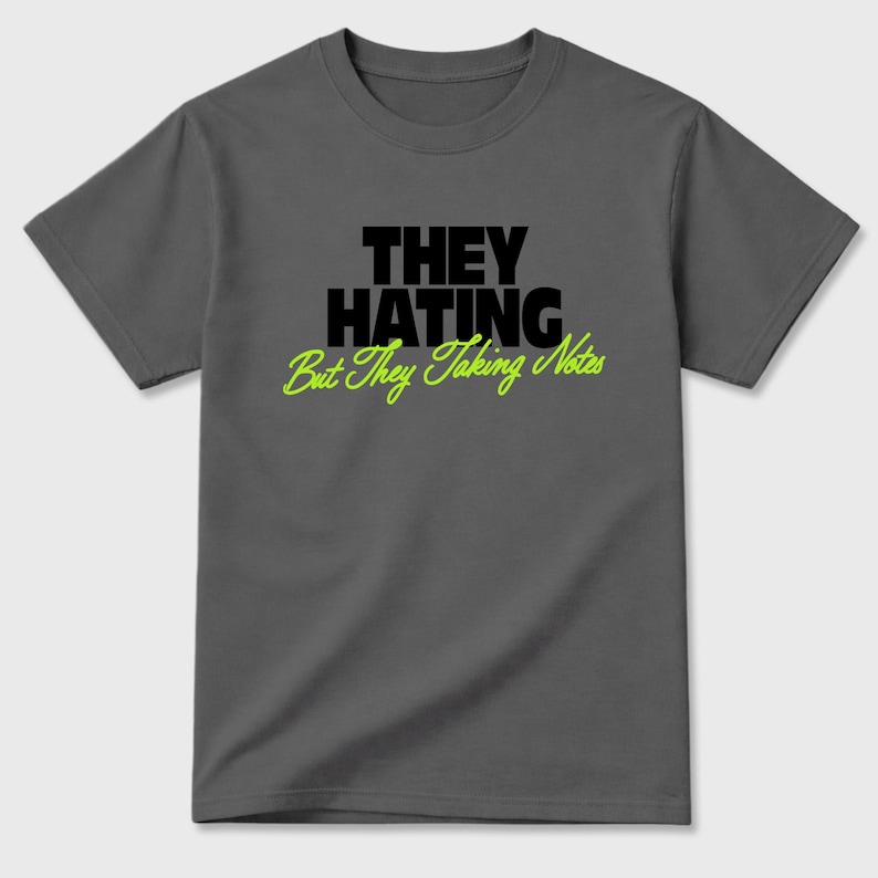 Sie hassen, aber nehmen Notizen Grafik-T-Shirt. Streetwear Marken-Grafik-T-Shirt. Max 90 Neon Gelb Cool Grey