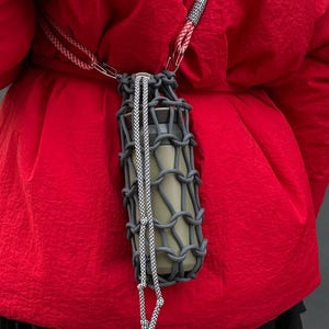 Suporte para garrafa de água feito à mão em paracord | Alça ajustável
