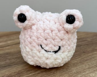 Handmade Crochet Frog Plushie: Pocket-Sized Amigurumi