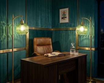 Lámpara de pie Jewel Arc – Cristal acanalado verde esmeralda, estilo moderno de mediados de siglo.