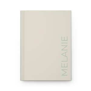 Dziennik w twardej oprawie z pionowym napisem | Spersonalizowany notatnik z monogramem