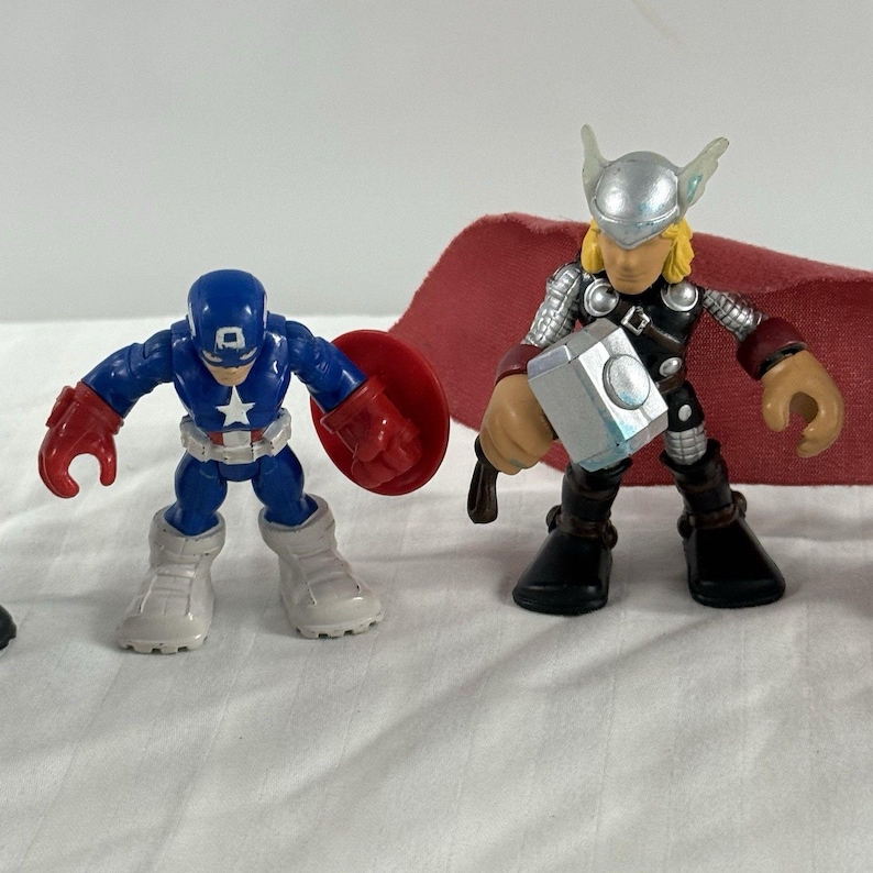 Marvel DC Superhero Figure Lot Batman Thor Iron Man Captain America, VTG Batman image 9