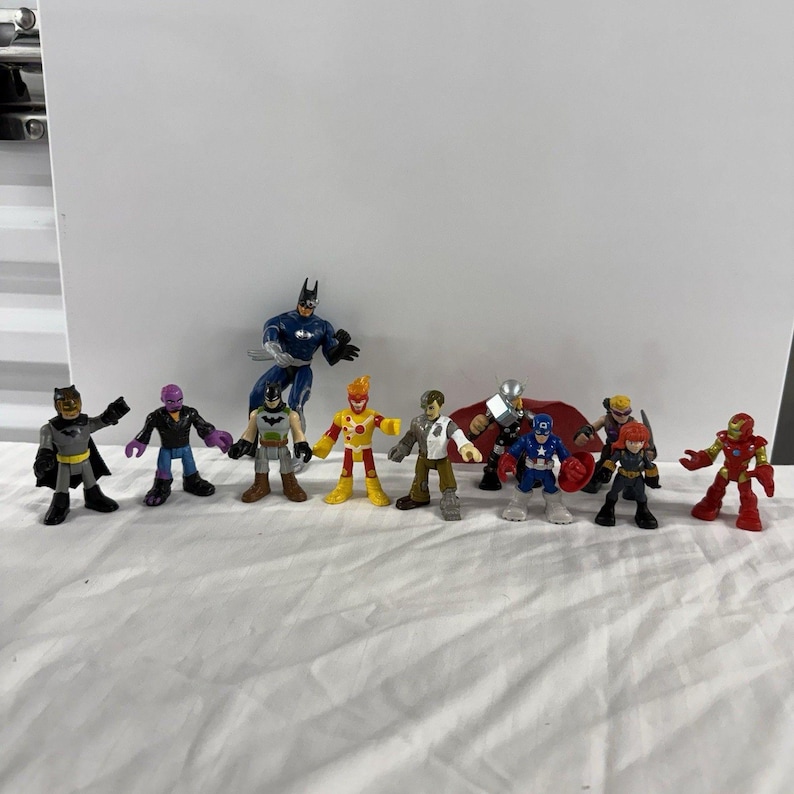 Marvel DC Superhero Figure Lot Batman Thor Iron Man Captain America, VTG Batman image 5