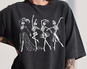 Camiseta de esqueleto bailando, camiseta de ballet gótico vintage, top con arte de esqueleto victoriano, ropa gráfica espeluznante de Halloween, regalo de estilo Dark Academia