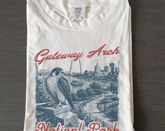 Camiseta Gateway Arch, camiseta del Parque Nacional de San Luis, camiseta de viaje de Misuri, gráfico de monumento de la ciudad, recuerdo Comfort Colors
