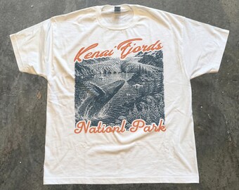 Camiseta del Parque Nacional de los Fiordos de Kenai, camiseta de ballenas de los glaciares de Alaska, camiseta Comfort Colors Wilderness, regalo de viaje para amantes de la vida marina y el senderismo.