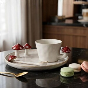 Nyckfullt set med mugg och tallrikar i keramik från Whimsical Mushroom: Handgjord Cottagecore-keramik bild 16