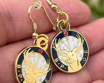 Blauw-gouden of nikkeloorbellen met elks Clock-logo