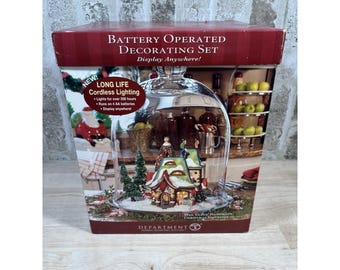 Dept 56 Polo Norte "Calcetines navideños hechos a mano por la Sra. Claus" Dañados Leer