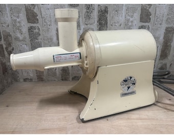 Exprimidor Champion de servicio pesado 2000 Modelo G5-NG-853S Base de motor de almendras en funcionamiento