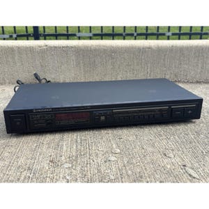 Pioneer Electronics FM/AM Digital Synthesizer TunerModel TX-1060WORKING