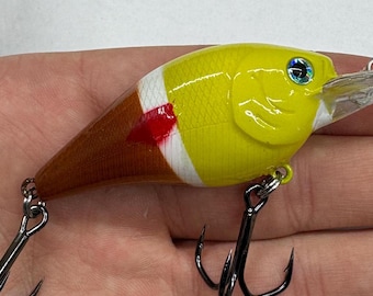 Señuelo de pesca de 8,9 cm (3,5 pulgadas) con diseño divertido de personaje de esponja, pintado a mano y con tapas para anzuelos triples.