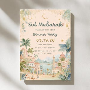 Puede incluir: Una tarjeta de invitación decorativa para una cena de Eid Mubarak. La tarjeta presenta el texto "Eid Mubarak" y "Dinner Party" en una fuente elegante. La ilustración muestra una ciudad de Oriente Medio con palmeras y una luna creciente. La fecha es 03.19.26.