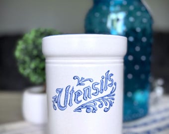 Vintage Pfaltzgraff Yorktowne Stoneware Utensil Holder