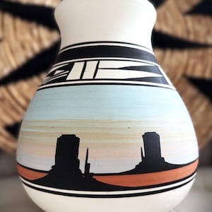 Vintage Blackhorse Navajo Pottery Vase Southwestern-Style Monument Valley