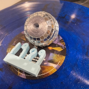 shows hold on bottom of mirrorball
