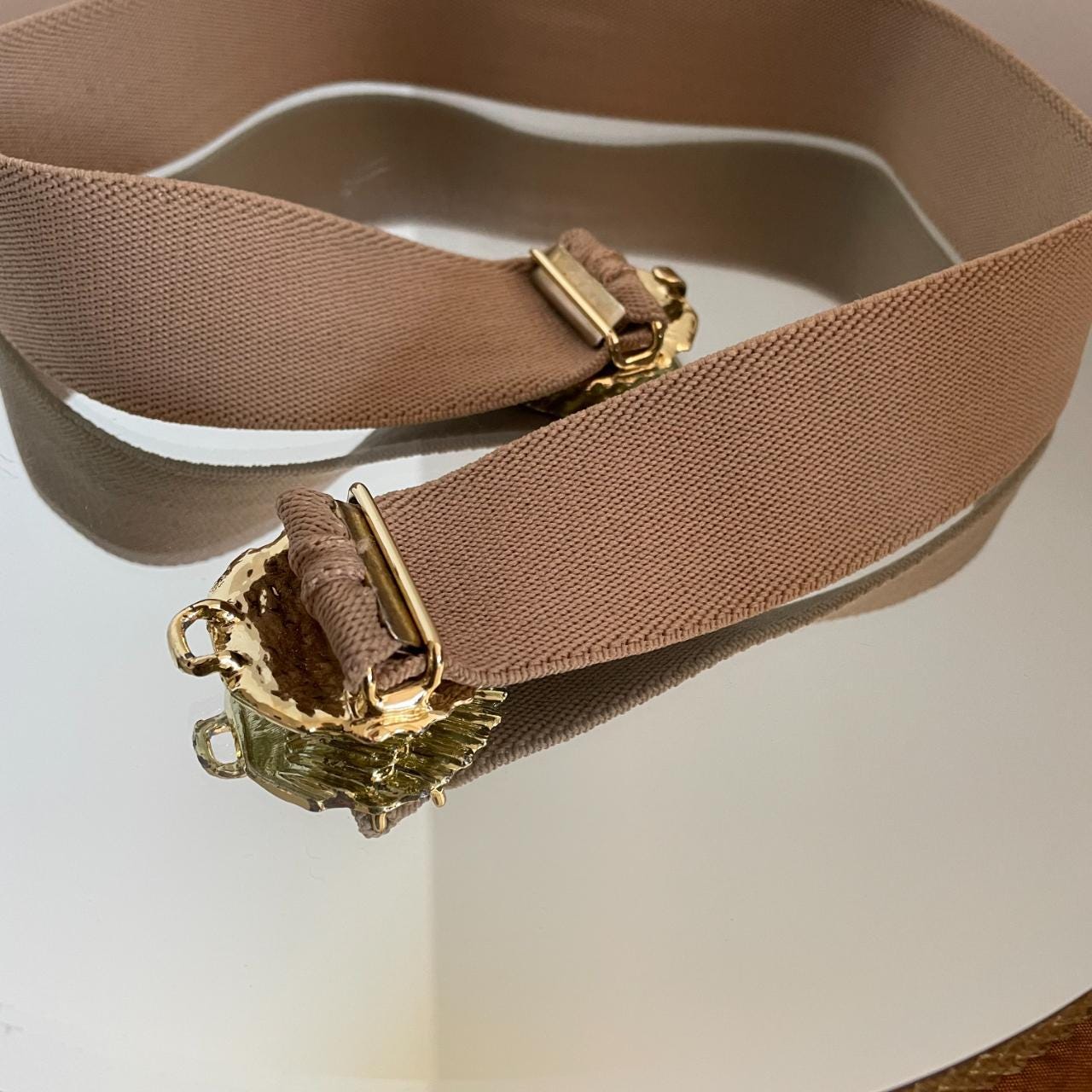 Vtg 80s Seashell Buckle Stretchy Elastic Cinch Belt Gold Tone Nautical Coastal VINTAGE 80s Gold Seashell Belt | Stretch Elastic Waist Belt  main image 4