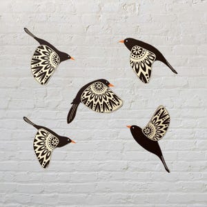 Wooden 3D Bird Wall Art Panel | 5 Piece Birds on Rope Folk Art Hanging | Rustic Wooden Home Decor for Living Room, Bedroom & Office