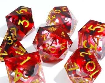 Juego de dados malditos de sangre, 7 piezas, dados de resina roja transparente con números dorados, dados DND, RPG, regalo gótico para amantes de los vampiros y jugadores de fantasía oscura.