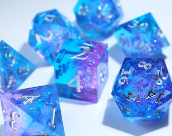 Juego de dados de resina azul púrpura, dados DND de cristal de galaxia, dados hechos a mano, dados de rol de lujo con borde afilado para jugadores, regalo único para juegos de mesa.
