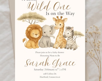 Może przedstawiać: Zaproszenie na baby shower z akwarelową ilustracją lwa, słonia, żyrafy i zebry. Tekst brzmi "A Little Wild One Is on the Way" i zawiera imię "Sarah Grace" oraz szczegóły wydarzenia.
