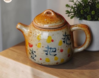 Mini teiera in ceramica Tea Pet Jingdezhen dipinta a mano, piccola teiera per la cerimonia del tè, decorazione in miniatura da collezione, ornamento da scrivania, regalo, esposizione domestica, carina