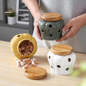 Ceramic Garlic Keeper Jar, Ventilated Pot with Lid, Pumpkin Kitchen Storage Container, Rustic Home Decor, Spice Holder, Kitchen Organisation