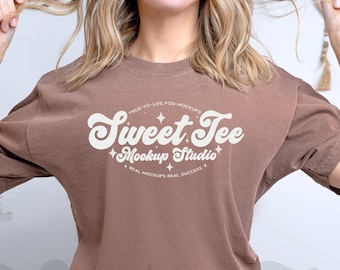 Comfort Colors 1717 Espresso T-Shirt Mockup: Real Model, Oversized Fit