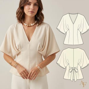 Peut inclure: Un haut crème avec un col en V et des manches courtes drapées. Le haut a une taille ajustée et est associé à un pantalon blanc. Un collier de perles et des bracelets sont portés. Un patron du haut est montré à droite.