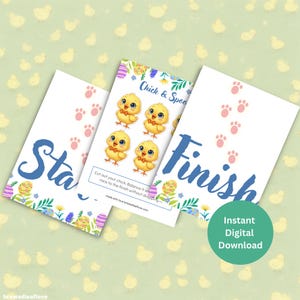 Puede incluir: Tres tarjetas blancas con gráficos temáticos de Pascua. Una tarjeta tiene la palabra "Start" en escritura azul, otra "Finish", y la tercera presenta pegatinas de pollitos amarillos. Las tarjetas están decoradas con diseños florales y de huevos, con un botón verde de "Descarga digital instantánea".