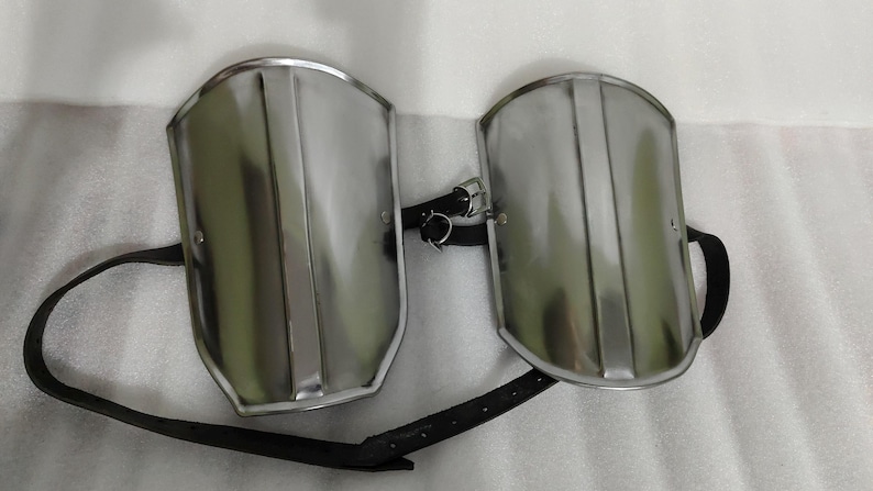 Traje de armadura de guerrero espacial de ciencia ficción / Disfraz de cuerpo completo hecho a mano / Conjunto de armadura de casco de cosplay LARP Leg parts